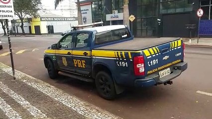 PRF realiza apreensão de cigarros na BR-277, em Cascavel