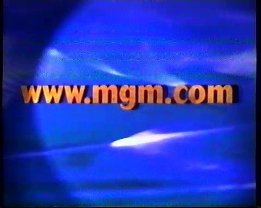 Inicio del VHS de El mundo nunca es suficiente de 2000 (versión venta al detalle)