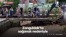 Zonguldak'ta heyelan sebebiyle araçlar suya gömüldü