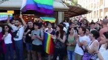 Polis müdahalesi ve gözaltılara rağmen LGBTİ eylemcileri, Kabataş'ta basın açıklaması yaptı