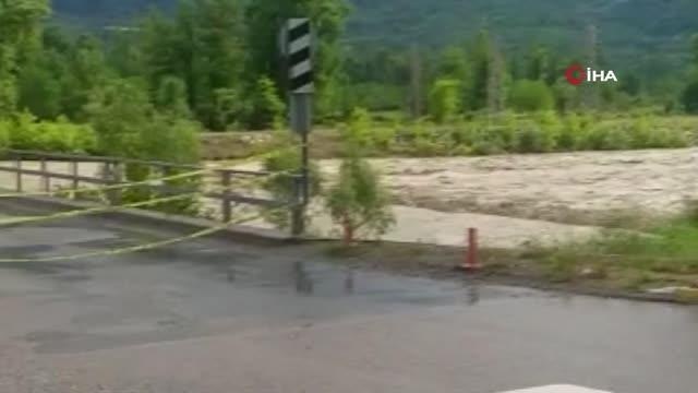 Çökme tehlikesiyle karşı karşıya kalan köprü trafiğe kapatıldı