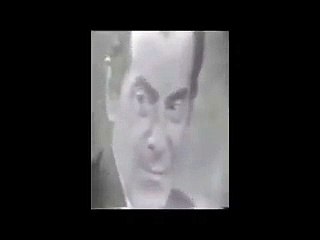 موسيقار الازمان الخالد ملك العود فريد الاطرش يشاهد عزفه بتاثر كبير