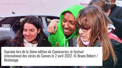 Soprano papa : sa méthode très spéciale pour aller voir son fils au foot, et rester incognito !