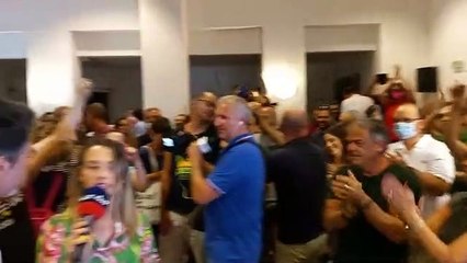 Jesi, il nuovo sindaco Lorenzo Fiordelmondo festeggia la vittoria