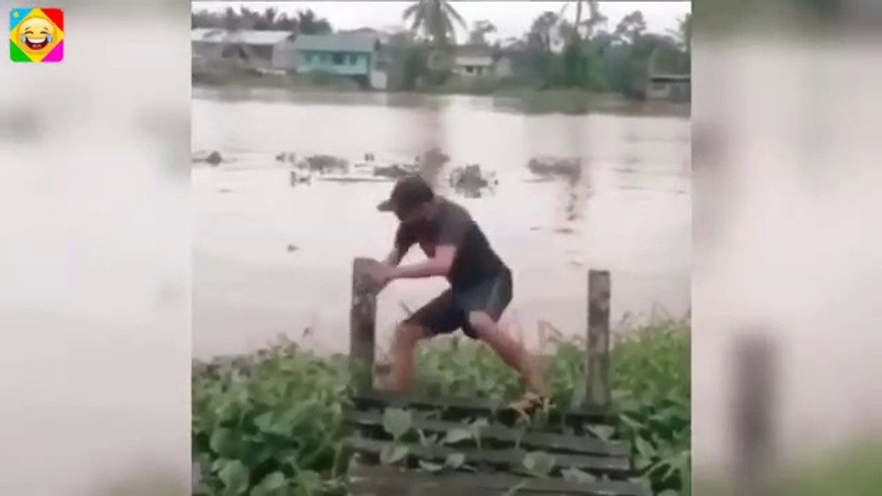 %F0%9F%98%82%F0%9F%A4%A3_10_Most_Stupid_people_cough_on_camera___funny_moments___funny_stupid_videos_%F0%9F%98%9C_stupid_people(360p)