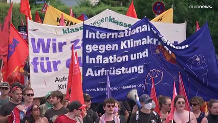 Des manifestants pour le climat en marge du G7