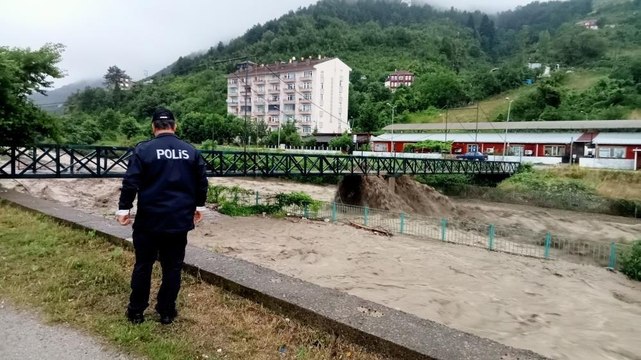 İnebolu'da köprünün yıkılma anı kamerada