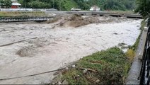 Son Dakika | Sel suları 2 köprüyü yıktı, evleri su bastı