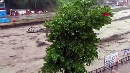 Kastamonu'yu sel aldı! Köprünün yıkılma anı kamerada