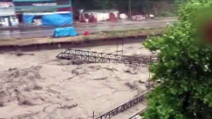 Kastamonu'da sel suları köprüyü aldı