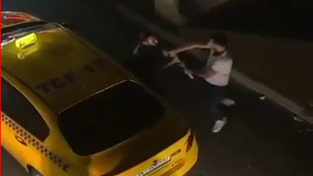 Yolcu taksiciye sür lan deyince ortalık karıştı; o anlar kameraya yansıdı
