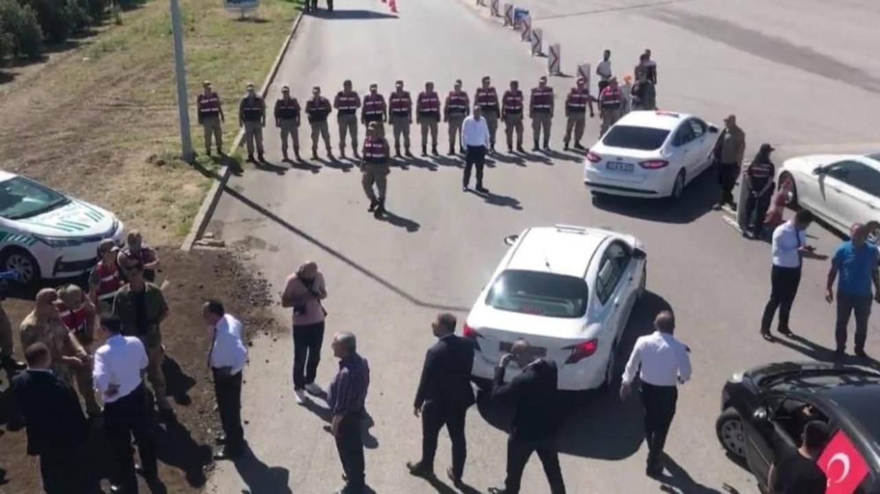 Ümit Özdağ'ın Hatay'a girişine engelleme