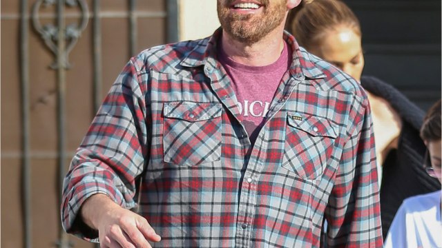 VOICI : Ben Affleck : son fils de 10 ans provoque un accident avec la Lamborghini de l'acteur