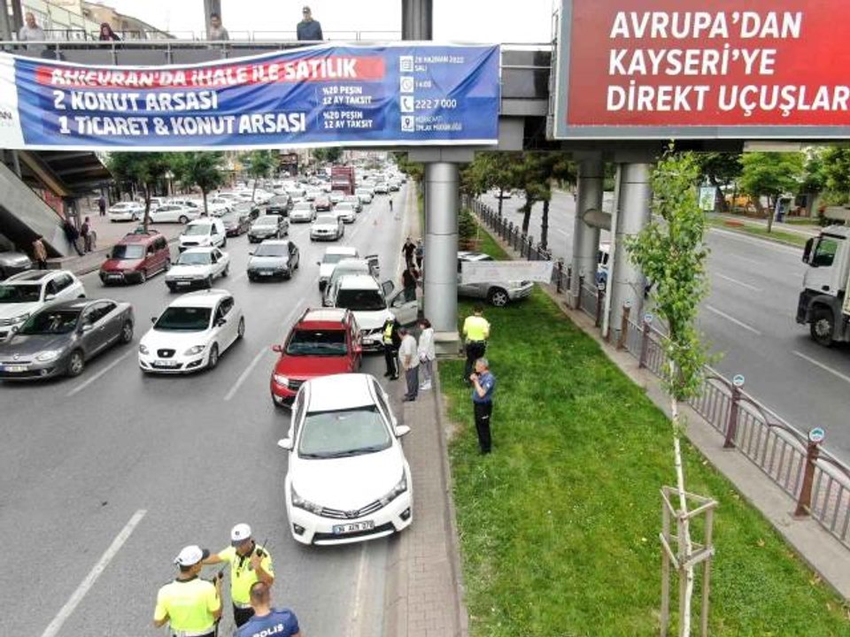 Kayseri'de 9 araç birbirine girdi: 1 yaralı
