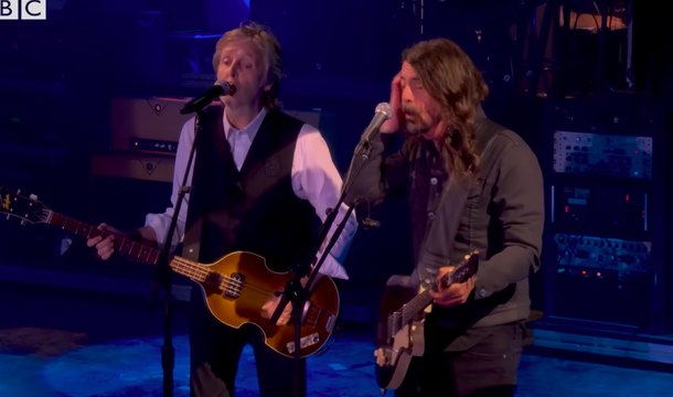 Paul McCartney - Band on the Run (feat. Dave Grohl) (Glastonbury 2022)