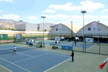 Anadolu Yıldızları Şırnak'ta teniste yarıştı