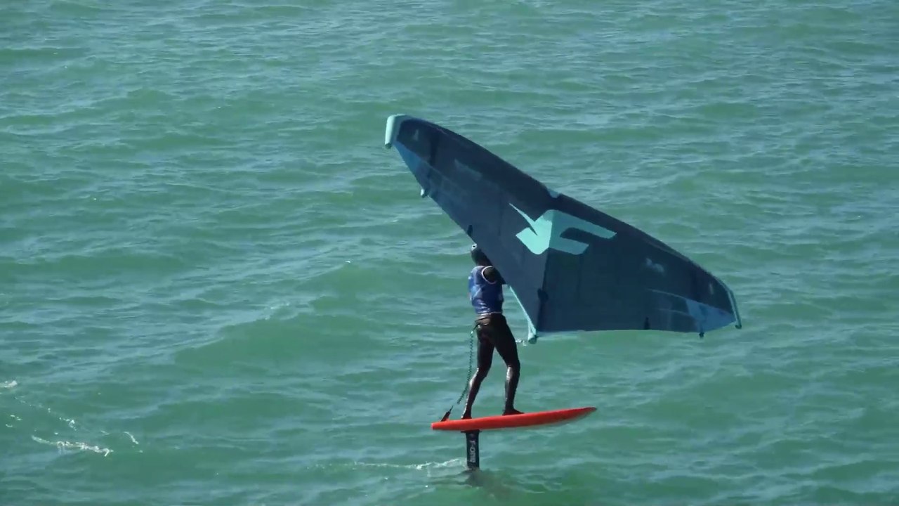 Fédération Française de Voile 2022 : Tuto Wingfoil  Réaliser un jibe sans perte de vitesse
