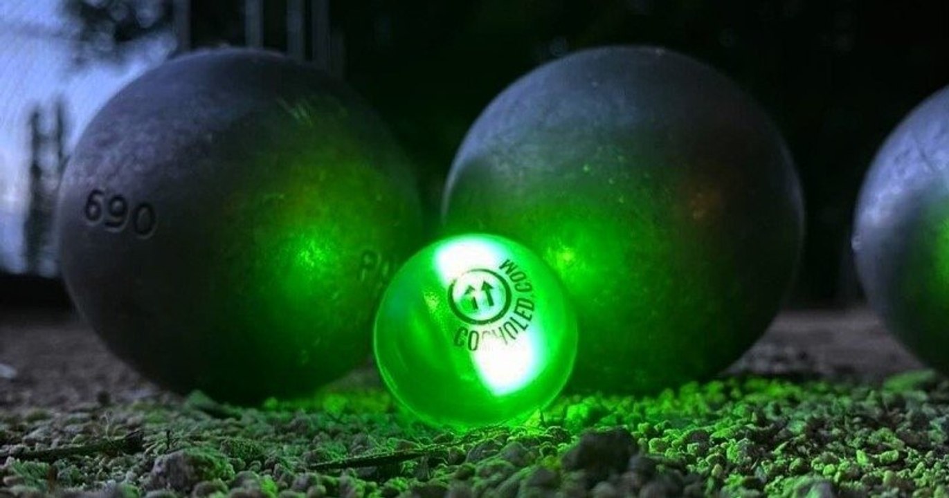 Un Toulousain Invente Le COCHOLED, Un Cochonnet Lumineux  à LED  Pour Jouer La Nuit Et Il Fait Un Enorme Carton