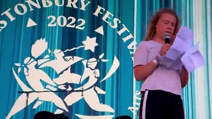 Greta Thunberg faz intervenção surpresa no Glastonbury