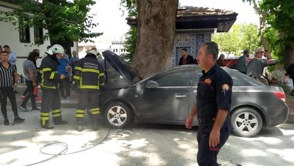 Kütahya'da park halindeki araçta yangın