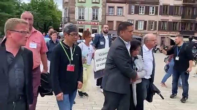 L'arrivée de la famille de Sophie Le Tan au procès de Jean-Marc Reiser