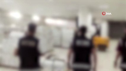 Kuşadası nda binlerce şişe kaçak içki ele geçirildi