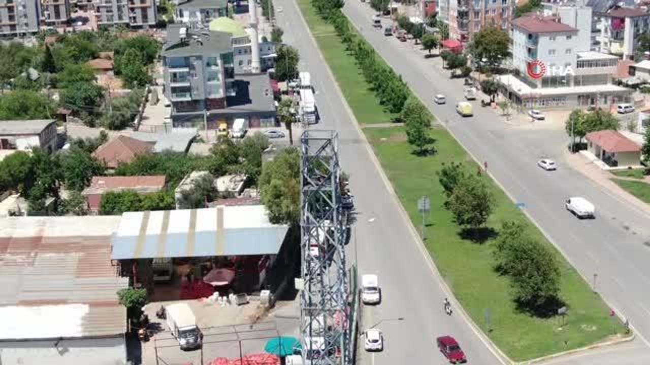 2 günde 3 kez intihar girişiminde bulunan şahıs, bu kez 50 metrelik baz istasyonuna çıktı