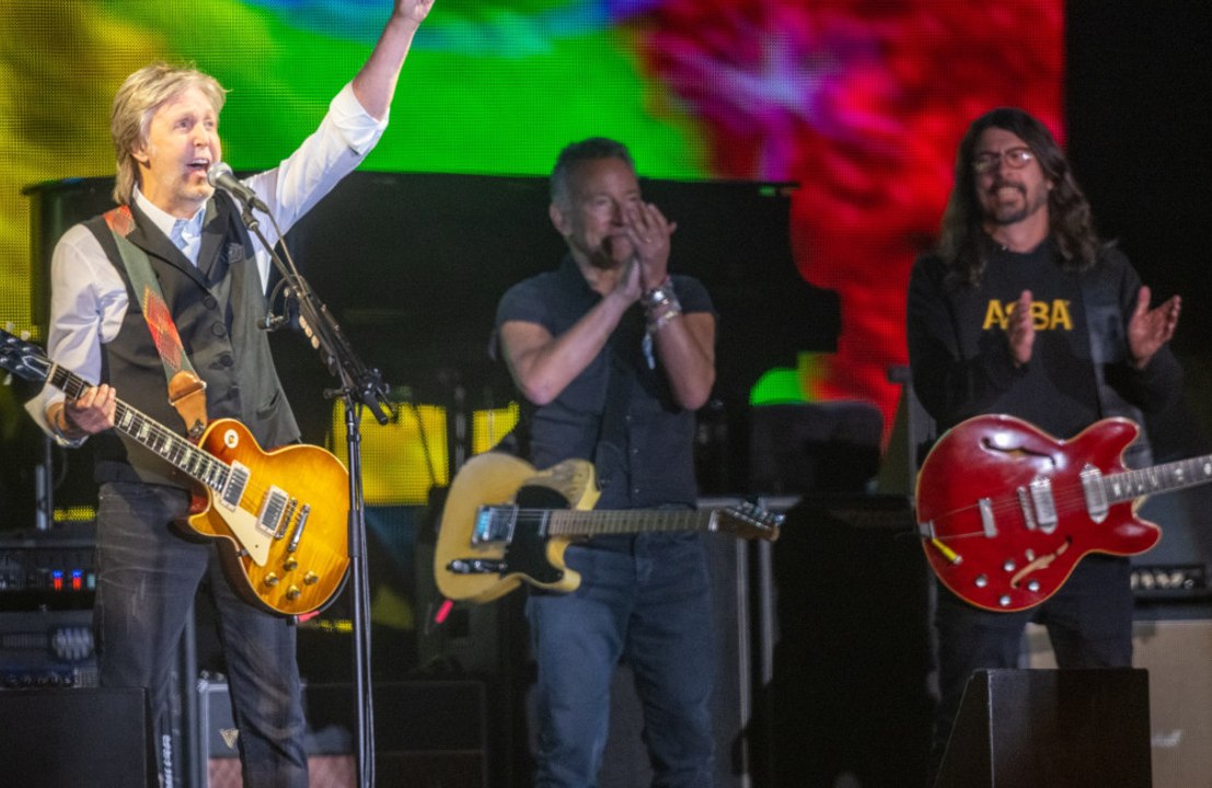 ポール・マッカートニー、グラストンベリーでジョン・レノンと共演