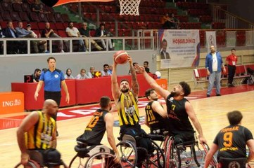Galatasaray'ı yenen Fenerbahçe adını finale yazdırdı