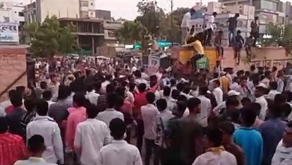 Video herunterladen: MP Hanuman Beniwal:  आरएलपी की हुंकार रैली में कार्यकर्ताओं पर झल्लाए सांसद बेनीवाल, कारण जानने के लिए देखें Video