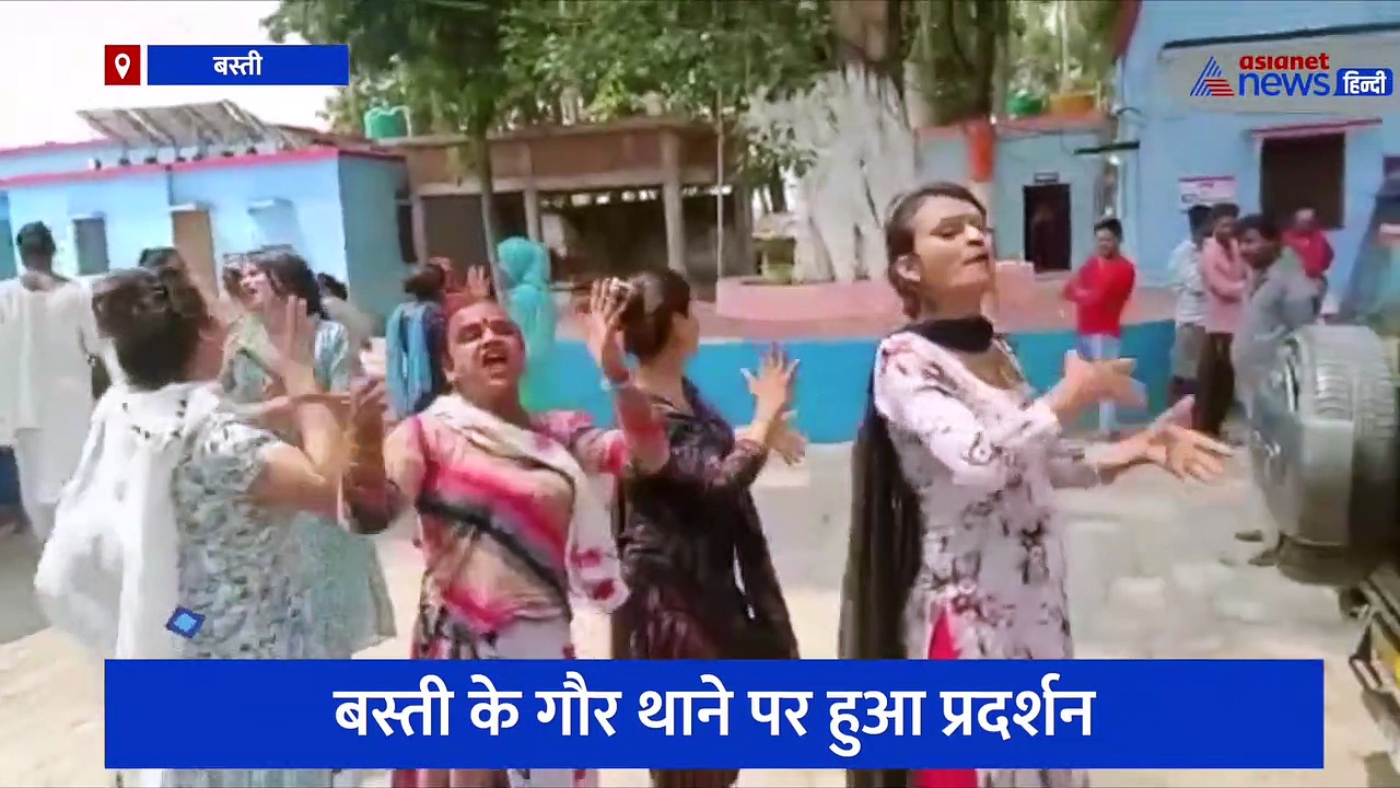 बस्ती: सैकड़ों किन्नरों ने किया थाने का घेराव, हाई वोल्टेज ड्रामे के बीच लगे पुलिस के खिलाफ नारे