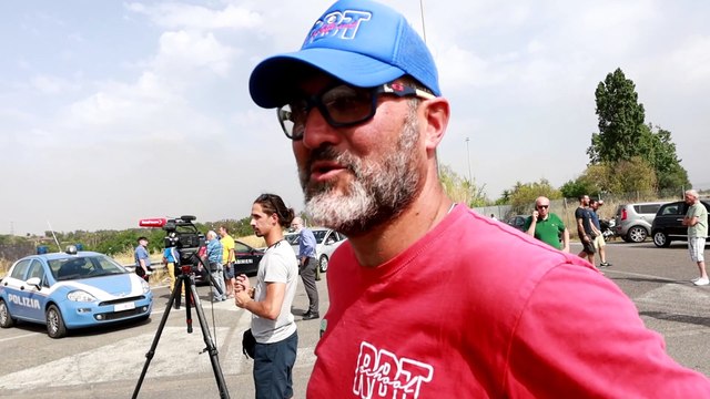 Incendio Roma, i residenti: In pochi minuti case assediate dalle fiamme. Pompieri arrivati tardi