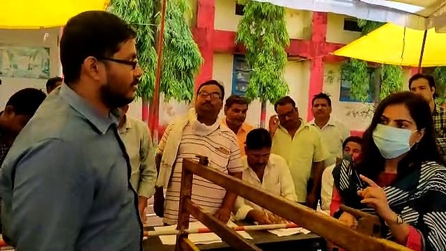 Video Story- प्रथम चरण के मतदान में इस गांव में रात 10 बजे तक हुई वोटिंग, पुष्पराजगढ़ में 76. 9 प्रतिशत हुआ मतदान