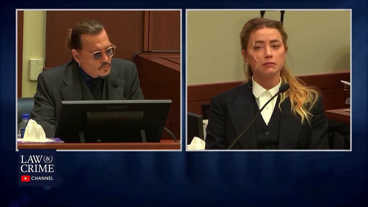 Johnny makes Amber laugh during testimony while she was acting sad | Johnny Depp v Amber Heard