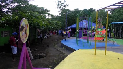 Niñez de la comunidad Carlos Canales en León inaugura parque de juegos
