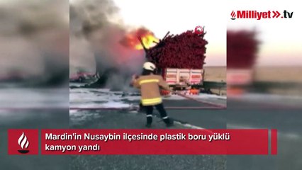 Plastik boru yüklü kamyon alevlere teslim oldu