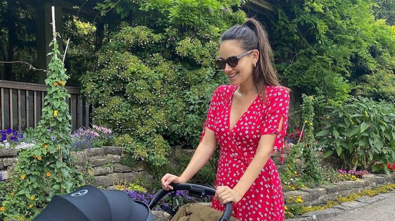 Janina Uhse kurz nach der Geburt: Sie sieht fantastisch aus