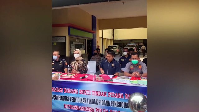 POLDA KALBAR MUSNAHKAN 3,3 KG SABU DAN SITA UANG RP 1 MILIAR DARI KASUS TINDAK PIDANA PENCUCIAN UANG