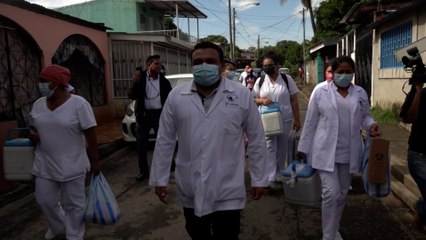 Aplican fármacos anti covid-19 a Familias del barrio Tierra Prometida