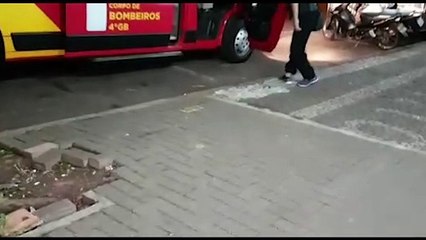 Mulher sofre fratura em punho e ombro após queda no Centro