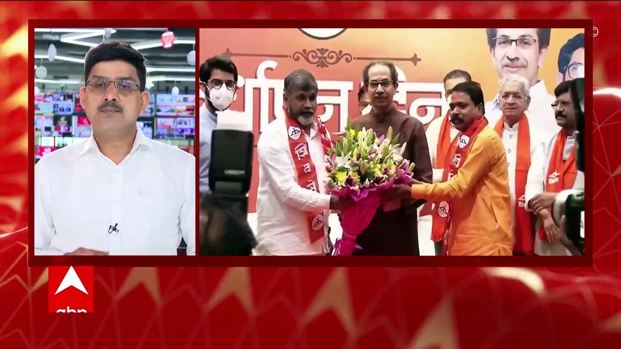 All eyes on Maharashtra's political drama after Uddhav Thackeray calls Devendra Fadnavis | ABP News