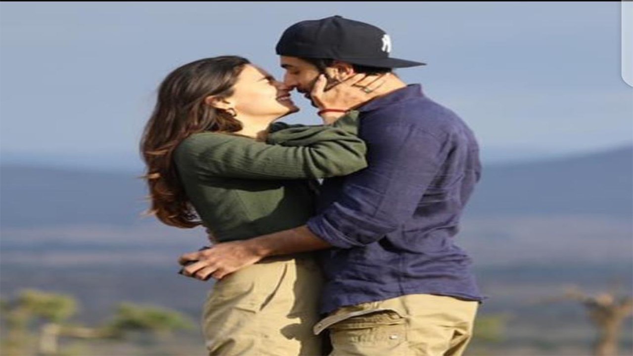 Alia Bhatt Pregnant: Neetu Kapoor ने Alia-Ranbir को इस तरह दी बधाइयां | Filmibeat *Bollywood