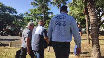 Vidéo - Crise canne : L'entrée musicale des syndicats en préfecture
