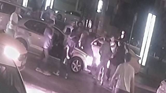 Küçükçekmece’de trafik kavgasını ayırmak isteyen baba oğul bıçaklandı