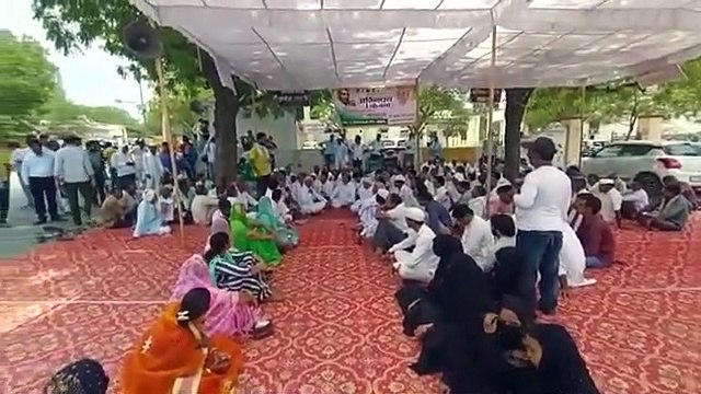 VIDEO : अग्निपथ विरोधी 'सत्याग्रह' में माइक थाम बोला युवा, 'विरोध ना करें, इससे अच्छी योजना नहीं हो सकती'