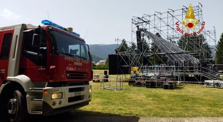 Bassano del Grappa (VI) - Crolla tettoia del palco per il concerto di Elisa: 2 tecnici feriti (28.06.22)