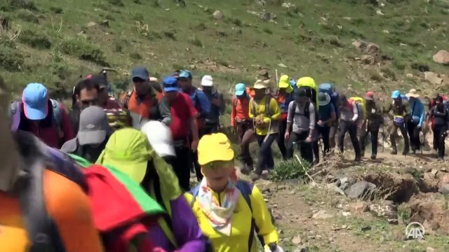 Dağcı kafile Ağrı Dağı'nın zirvesine çıktı