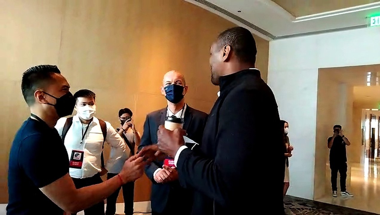 Metta World Peace arrives for EASL draw