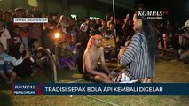 Tradisi Sepak Bola Api Kembali Digelar