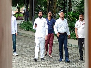 गुवाहाटी में Eknath Shinde आज पहली बार आए होटल से बाहर | Maharashtra Political crisis | Hoonkar